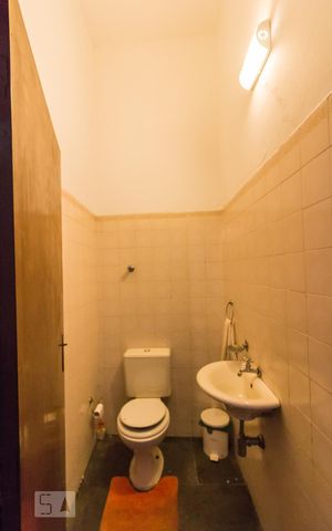 Casa à venda com 1212m², 3 quartos e 5 vagas Casa à venda com 1212m², 3 quartos e 5 vagasBanheiro da garagem