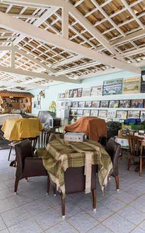 Casa à venda com 1212m², 3 quartos e 5 vagas Casa à venda com 1212m², 3 quartos e 5 vagasSalão de festas