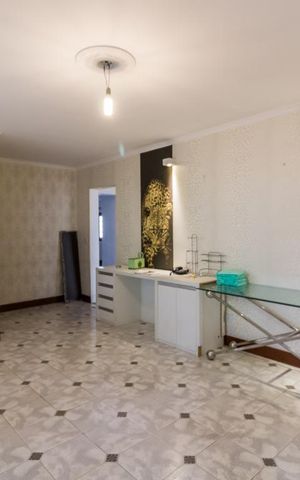Casa à venda com 1212m², 3 quartos e 5 vagas Casa à venda com 1212m², 3 quartos e 5 vagasSala