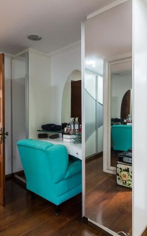 Casa à venda com 1212m², 3 quartos e 5 vagas Casa à venda com 1212m², 3 quartos e 5 vagasSuíte principal