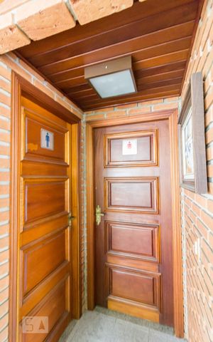 Casa à venda com 1212m², 3 quartos e 5 vagas Casa à venda com 1212m², 3 quartos e 5 vagasSalão de festas
