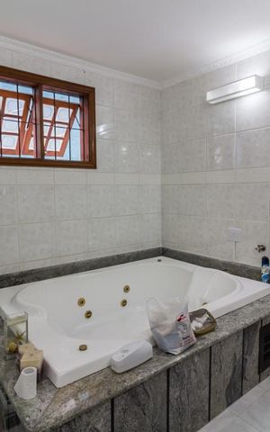 Casa à venda com 1212m², 3 quartos e 5 vagas Casa à venda com 1212m², 3 quartos e 5 vagasBanheiro da suíte principal