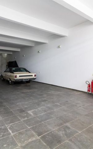 Casa à venda com 1212m², 3 quartos e 5 vagas Casa à venda com 1212m², 3 quartos e 5 vagasGaragem