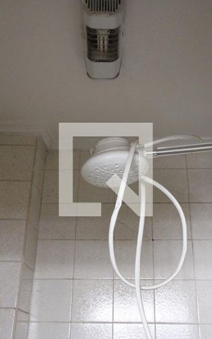 Apartamento para alugar com 86m², 2 quartos e 1 vagaDetalhe banheiro de serviço 