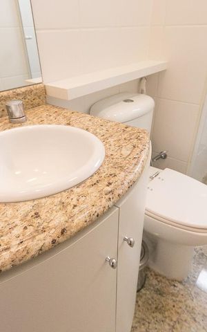 Apartamento para alugar com 74m², 2 quartos e 2 vagasBanheiro 