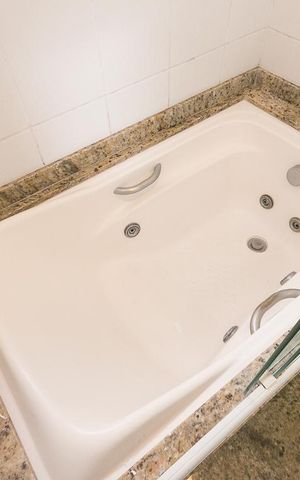 Apartamento para alugar com 74m², 2 quartos e 2 vagasBanheiro da suíte 