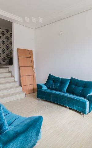 Casa à venda com 150m², 3 quartos e 3 vagas Casa à venda com 150m², 3 quartos e 3 vagasSala