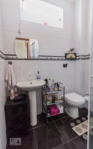 Casa à venda com 150m², 3 quartos e 3 vagas Casa à venda com 150m², 3 quartos e 3 vagasBanheiro da suíte