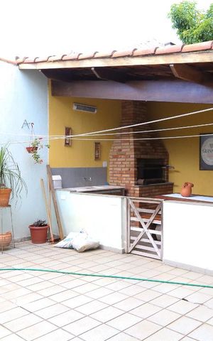 Casa à venda com 323m², 6 quartos e 3 vagas Casa à venda com 323m², 6 quartos e 3 vagasQuintal