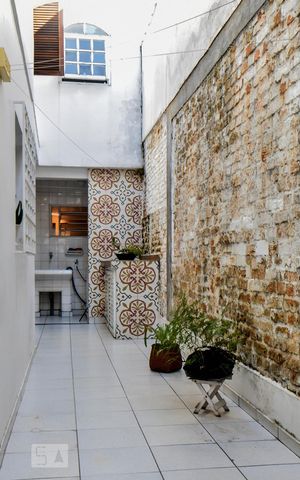 Casa à venda com 106m², 3 quartos e 2 vagas Casa à venda com 106m², 3 quartos e 2 vagasCorredor