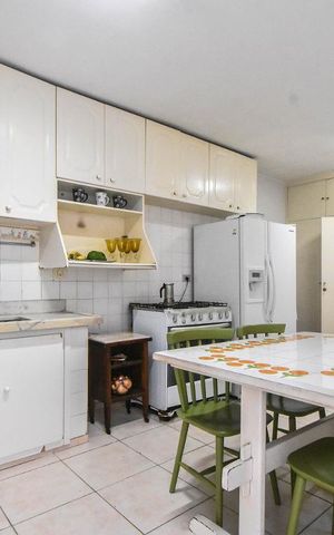 Casa à venda com 106m², 3 quartos e 2 vagas Casa à venda com 106m², 3 quartos e 2 vagasCozinha