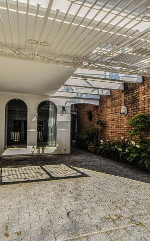 Casa à venda com 106m², 3 quartos e 2 vagas Casa à venda com 106m², 3 quartos e 2 vagasGaragem