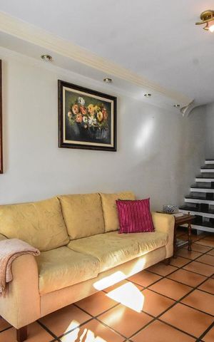 Casa à venda com 106m², 3 quartos e 2 vagas Casa à venda com 106m², 3 quartos e 2 vagasSala