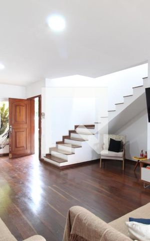 Casa à venda com 262m², 4 quartos e 2 vagasSala