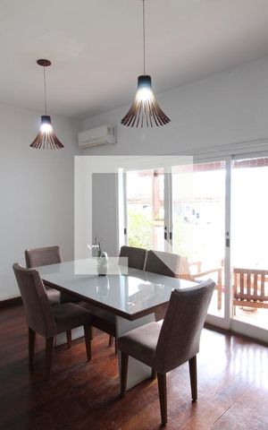 Casa à venda com 262m², 4 quartos e 2 vagasSala de jantar