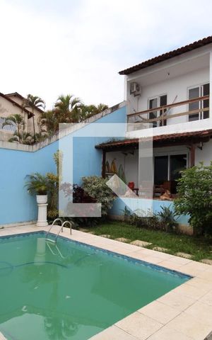 Casa à venda com 262m², 4 quartos e 2 vagasQuintal - piscina