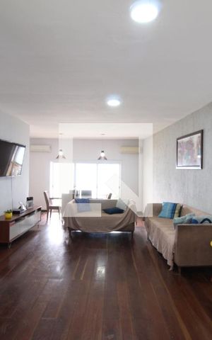Casa à venda com 262m², 4 quartos e 2 vagasSala
