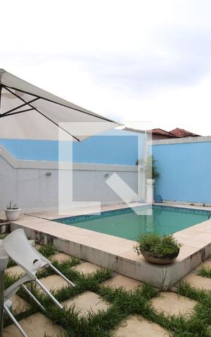 Casa à venda com 262m², 4 quartos e 2 vagasQuintal
