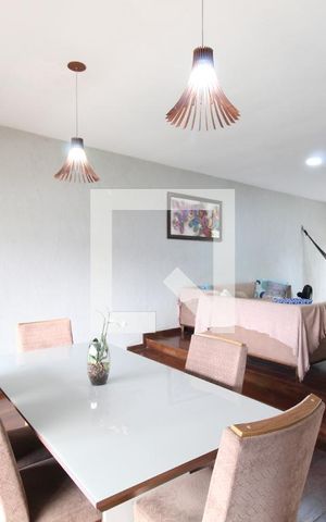 Casa à venda com 262m², 4 quartos e 2 vagasSala de jantar