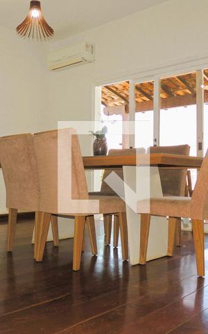Casa de condomínio à venda com 342m², 5 quartos e 2 vagasSala
