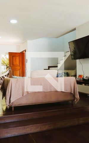 Casa de condomínio à venda com 342m², 5 quartos e 2 vagasSala