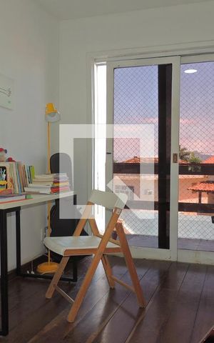 Casa de condomínio à venda com 342m², 5 quartos e 2 vagasHall social