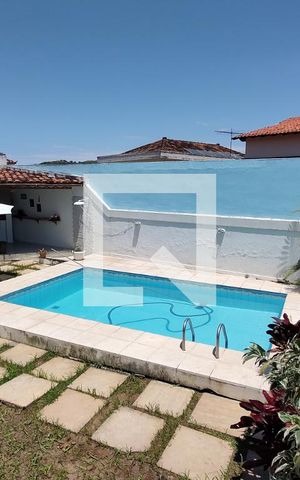 Casa de condomínio à venda com 342m², 5 quartos e 2 vagas Casa de condomínio à venda com 342m², 5 quartos e 2 vagasPiscina