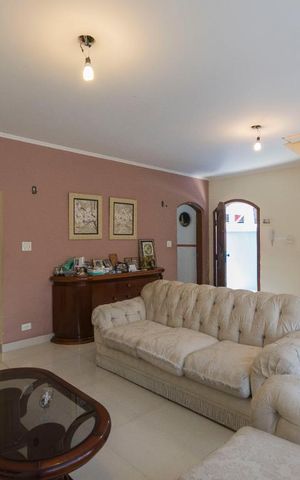 Casa à venda com 260m², 3 quartos e 5 vagas1o. Andar - Sala