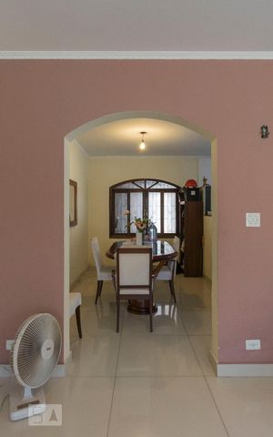 Casa à venda com 260m², 3 quartos e 5 vagas1o. Andar - Sala