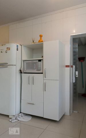 Casa à venda com 260m², 3 quartos e 5 vagas1o. Andar - Cozinha (Armários)