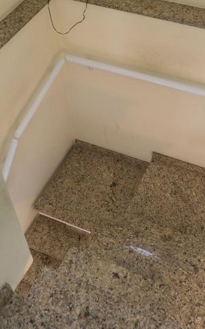 Casa à venda com 260m², 3 quartos e 5 vagasEscadas