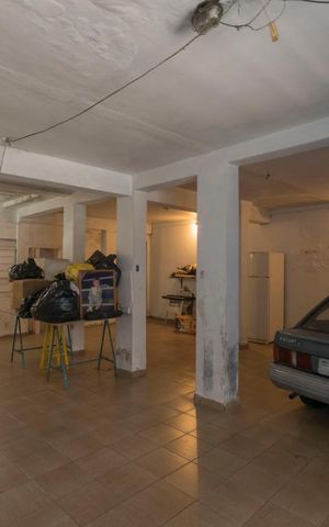 Casa à venda com 260m², 3 quartos e 5 vagasSubsolo - Garagem