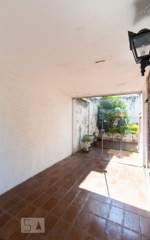 Casa à venda com 200m², 3 quartos e 3 vagasEntrada