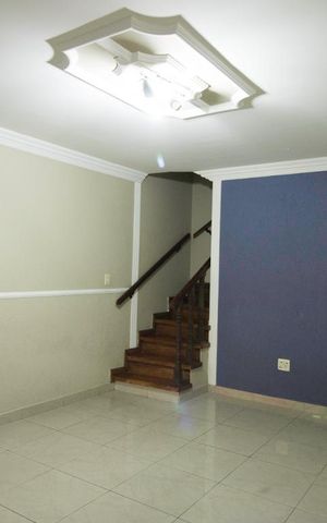Casa à venda com 130m², 2 quartos e 1 vagaSala