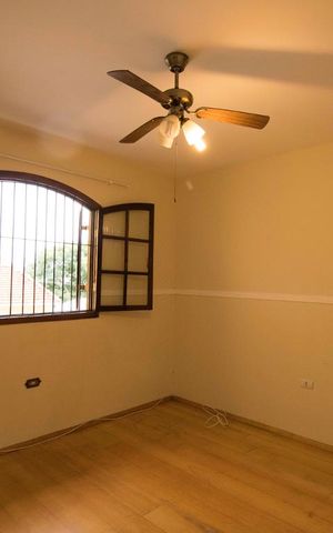Casa à venda com 130m², 2 quartos e 1 vagaDormitório 