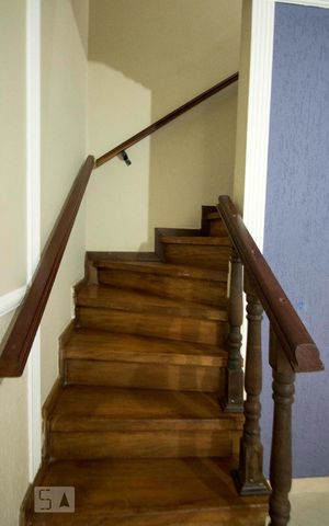 Casa à venda com 130m², 2 quartos e 1 vagaEscada
