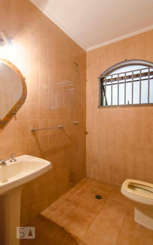 Casa à venda com 500m², 4 quartos e 7 vagasBanheiro de serviço