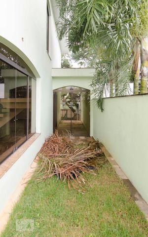 Casa à venda com 500m², 4 quartos e 7 vagasLateral