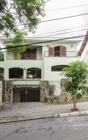 Casa à venda com 500m², 4 quartos e 7 vagasFachada