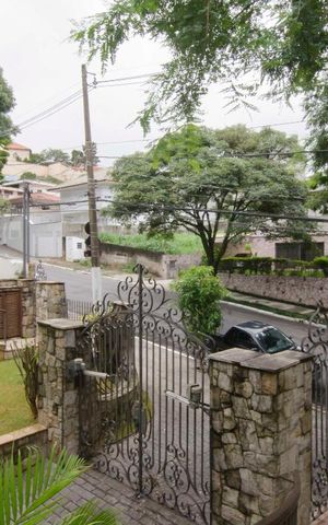 Casa à venda com 500m², 4 quartos e 7 vagasVista Entrada