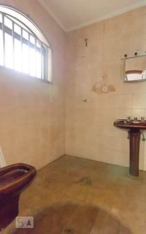 Casa à venda com 500m², 4 quartos e 7 vagasBanheiro Garagem