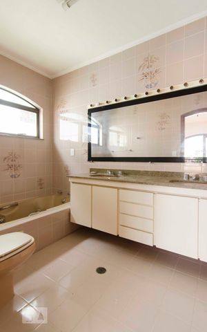 Casa à venda com 500m², 4 quartos e 7 vagasBanheiro Suíte  2