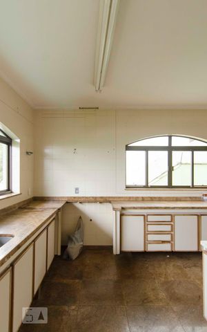 Casa à venda com 500m², 4 quartos e 7 vagasCozinha