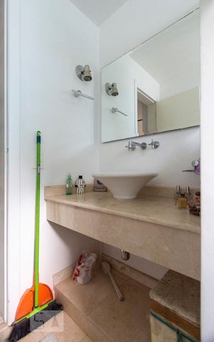 Casa à venda com 280m², 3 quartos e 2 vagasBanheiro social