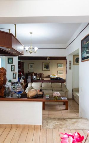 Casa à venda com 280m², 3 quartos e 2 vagasSala de TV
