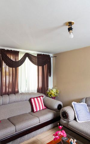 Casa à venda com 280m², 3 quartos e 2 vagasSala de TV