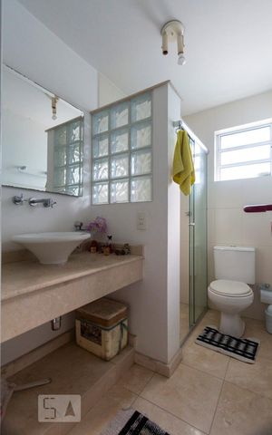Casa à venda com 280m², 3 quartos e 2 vagasBanheiro social