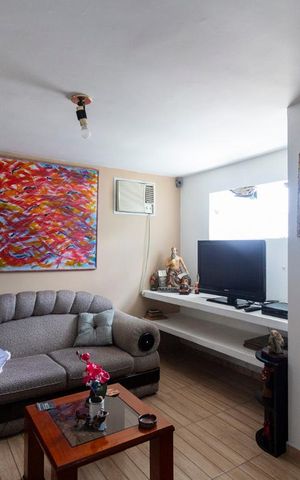 Casa à venda com 280m², 3 quartos e 2 vagasSala de TV
