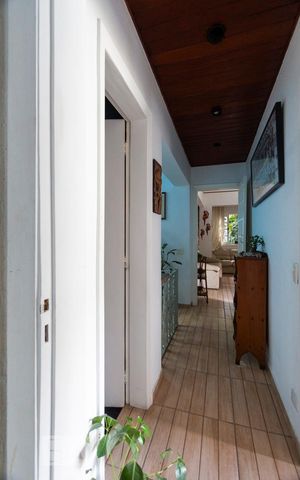 Casa à venda com 280m², 3 quartos e 2 vagasCorredor