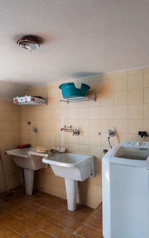 Casa à venda com 280m², 3 quartos e 2 vagasÁrea de serviço